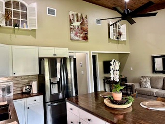 Longhorn Lodge | Designer Rentals (Waelder, Texas, United States of America)