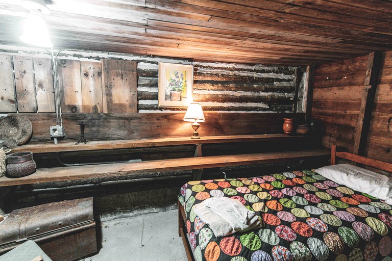 Cabins (Lyman, New Hampshire, United States of America)