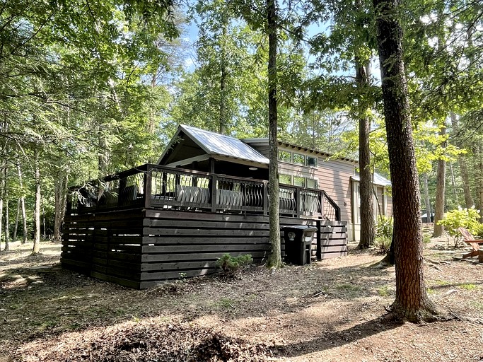 Impressive Cabin with Hot-tub and Close to Great Hiking Trails in Monteagle, Tennessee