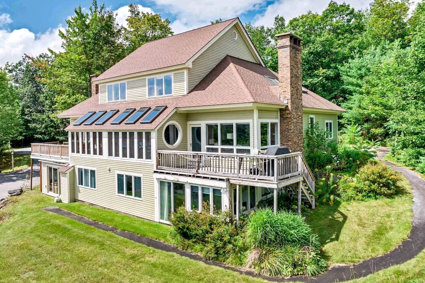 Impressive Villa Surrounded by Trees with Fantastic Sights in Jackson, New Hampshire