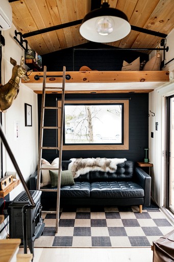 Tiny Houses (Canada, Deseronto, Ontario)