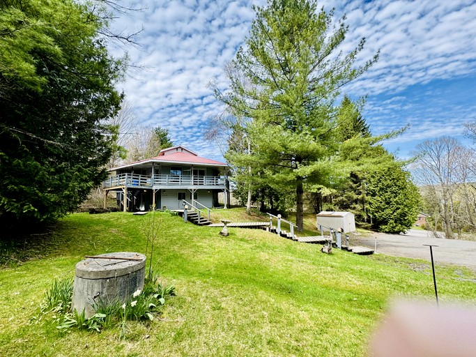 Cottages (Canada, Brighton, Ontario)