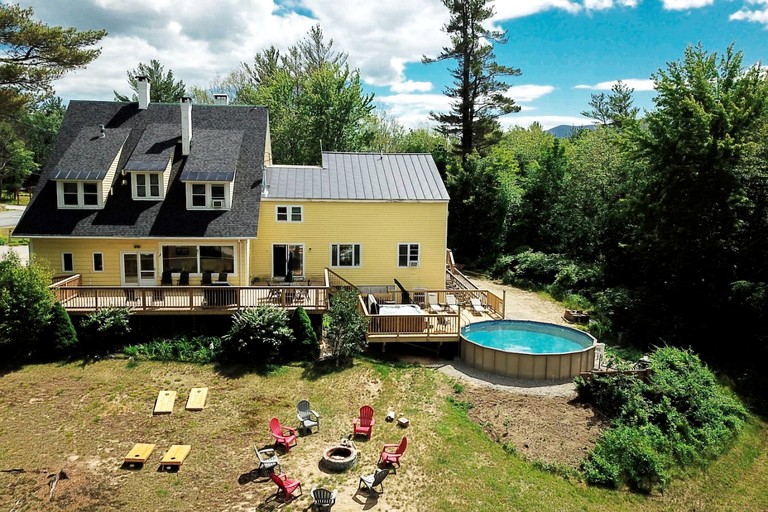 Incredible Villa with Swimming Pool and Hot-tub in North Conway, New Hampshire