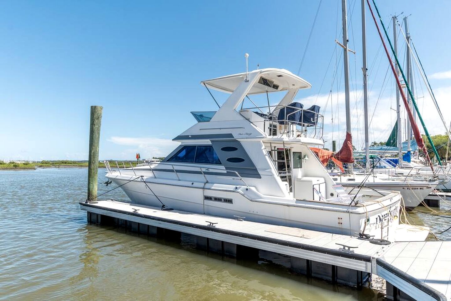 Luxurious Family-Friendly Boat Beautifully Decorated in Florida