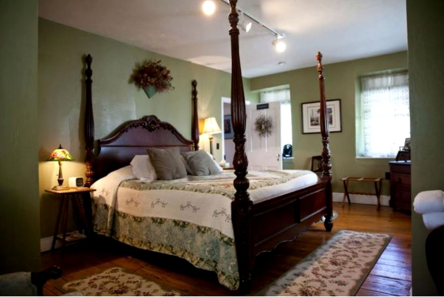 Nature Lodges (Railroad, Pennsylvania, United States)