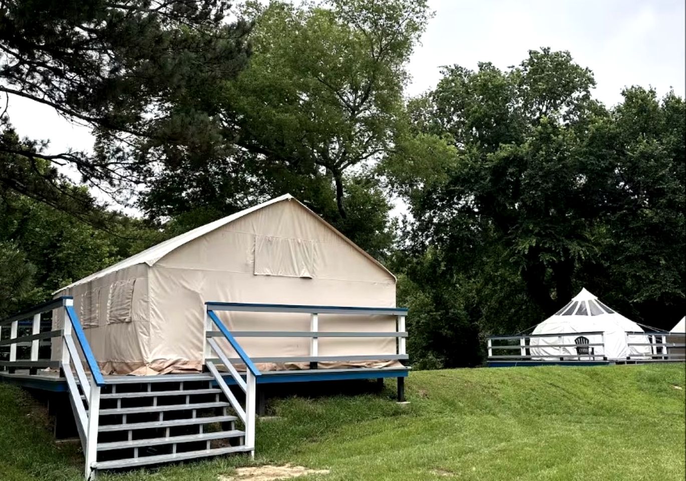 Secluded Safari Tent Nestled Amidst Trees in Murfreesboro, Arkansas