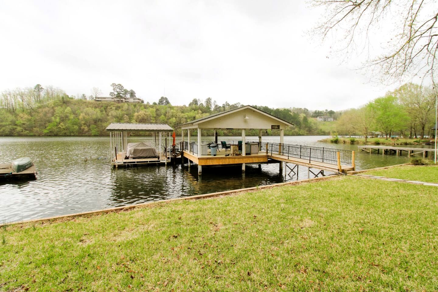 Modern Lake House near Hot Springs National Park in Arkansas, Complete with Private Dock and Woodburning Stove