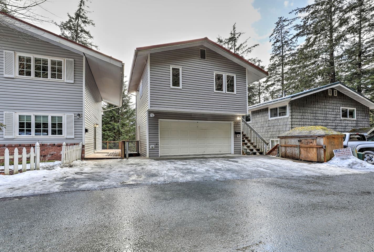 Scenic Dual-Retreat Vacation Home with Hot Tub & Mountain Views Near Trails in Juneau, Alaska