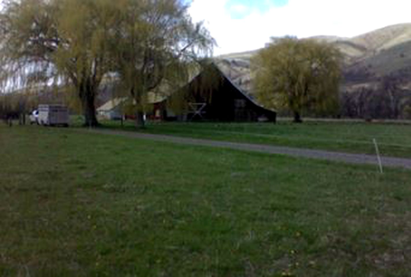 Cabins (Grass Valley, Oregon, United States)