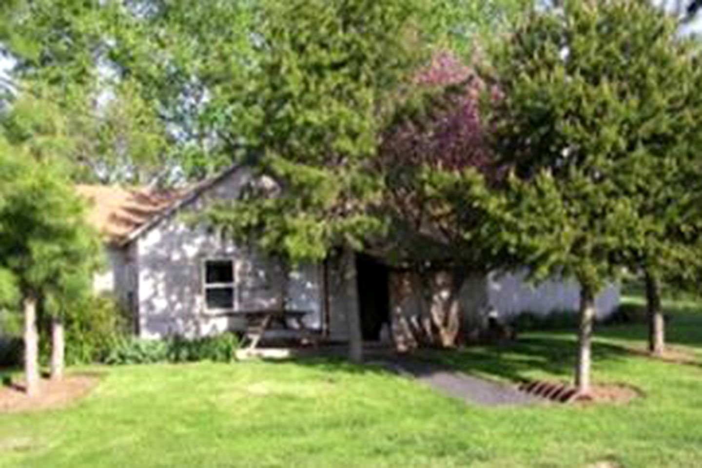 Cabins (Grass Valley, Oregon, United States)