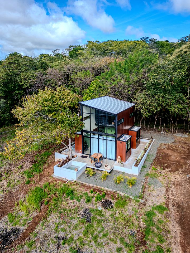 Cozy Tiny House with Jacuzzi & Fire Pit in Santa Catalina, Panama