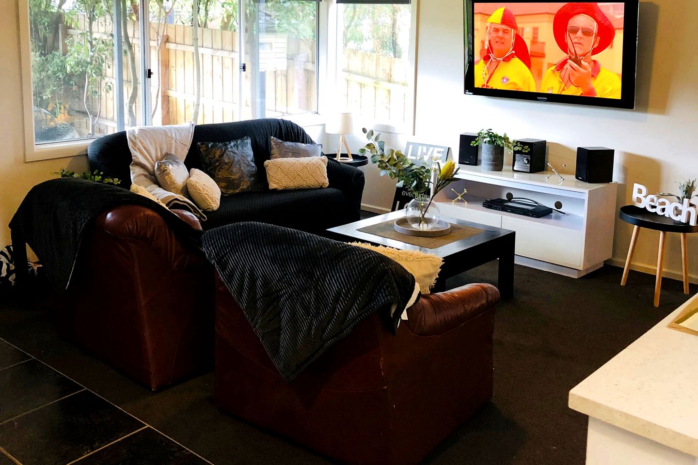 This Mornington Peninsula cottage is perfect for peaceful retreats near Melbourne. Holidays here are full of days at the beach and sunshine.