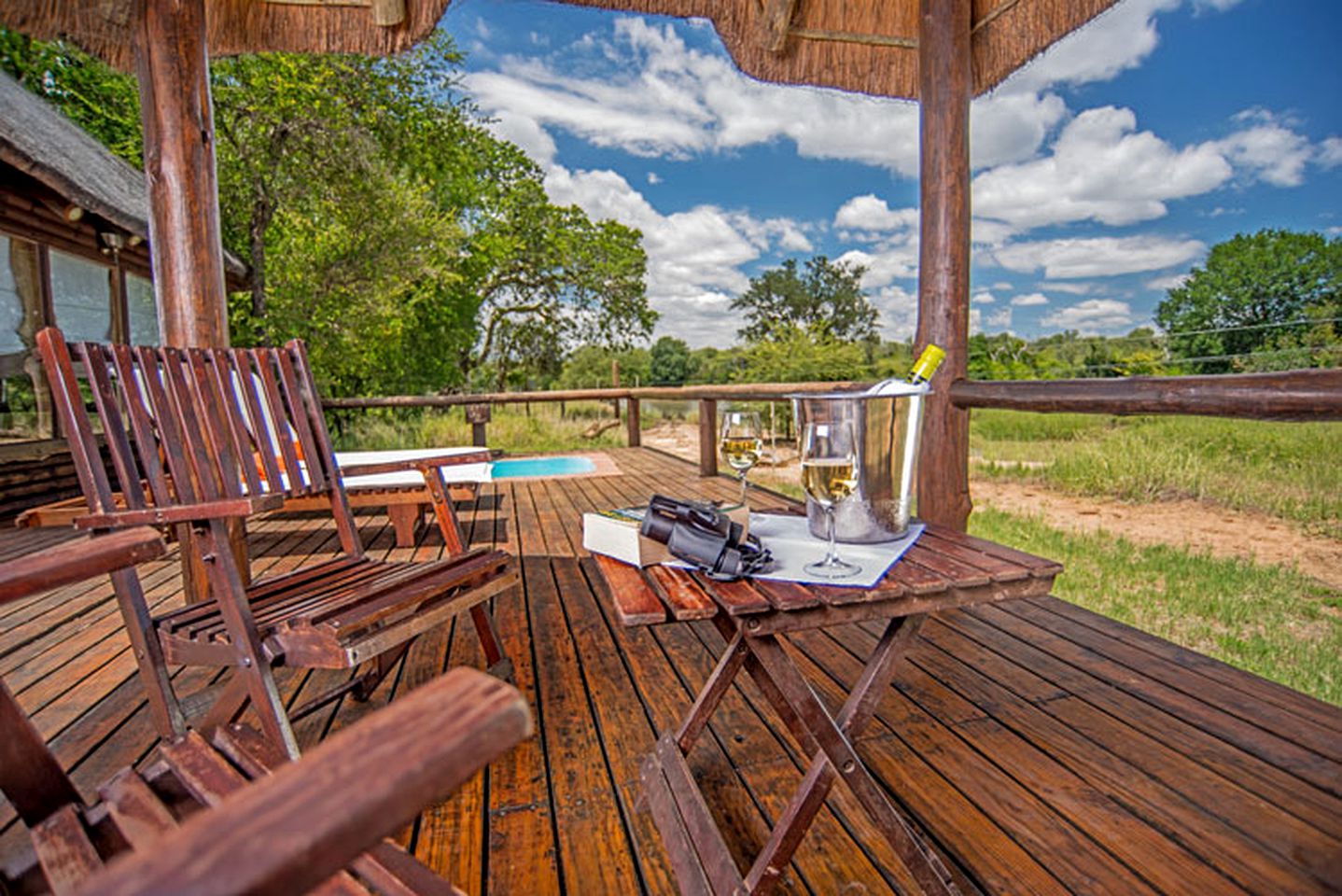 Incredible Deluxe Accommodation for Safaris in Makutsi Reserve, South Africa