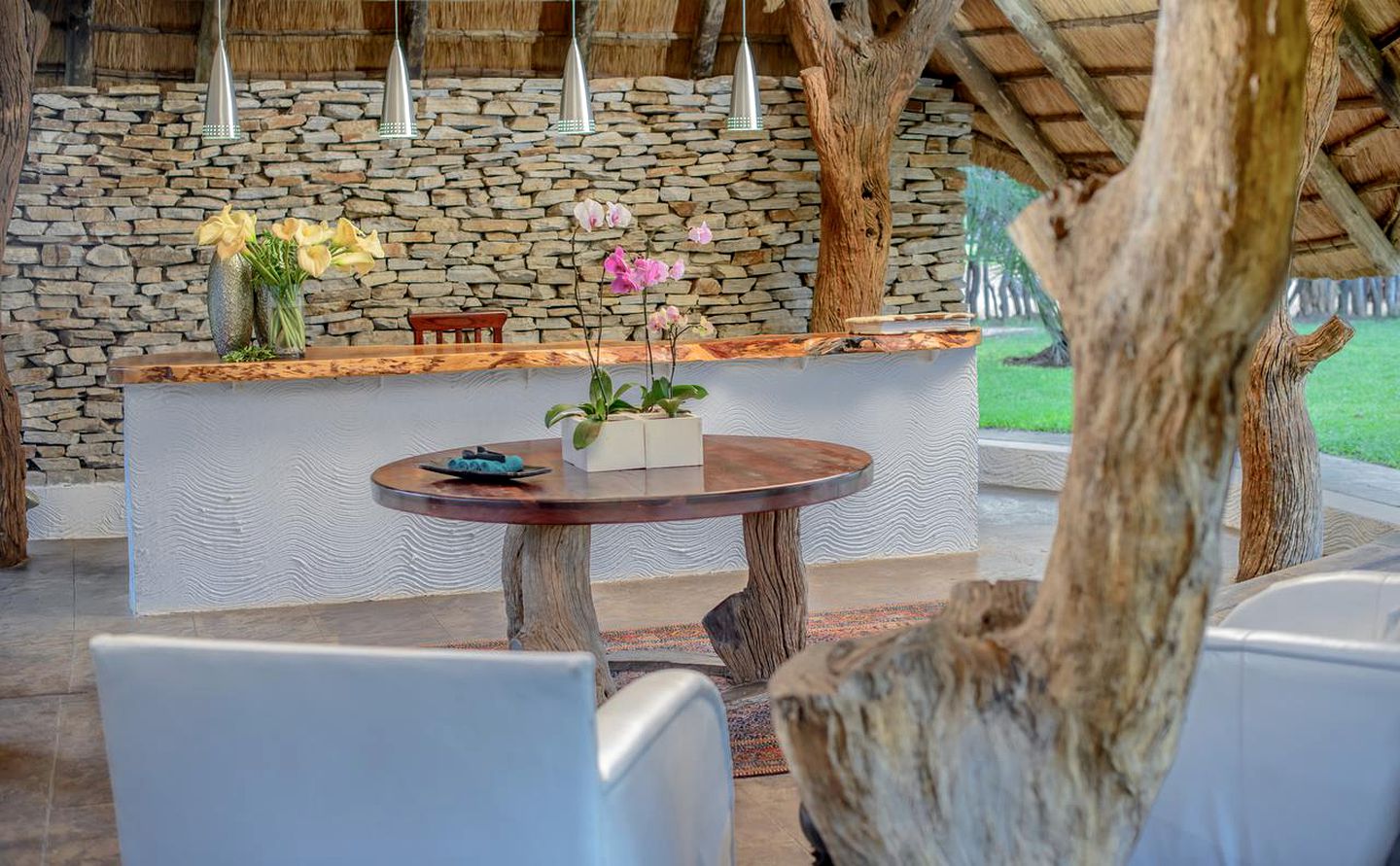 Incredible Deluxe Accommodation for Safaris in Makutsi Reserve, South Africa