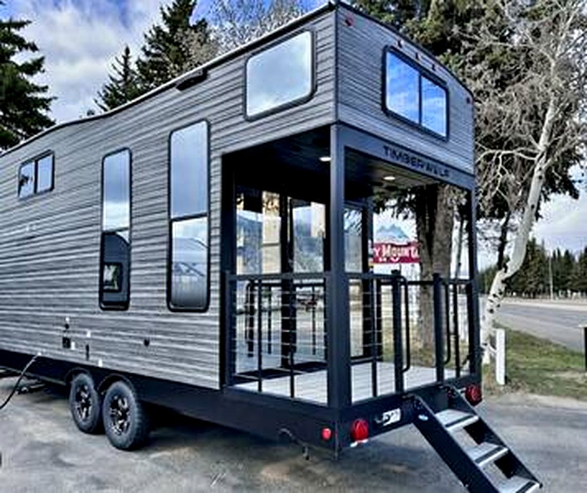 Modern Lofted Tiny House Fully Equipped with Lake Views in Texas
