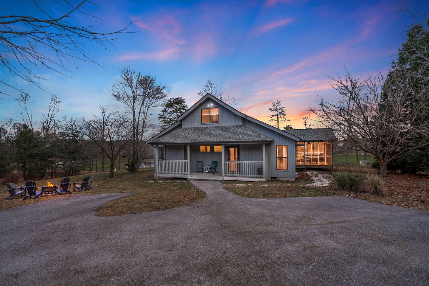 Spacious Cabin with Hot Tub, Arcade Room, and Fire Pit, Perfect for a Family Holiday in West Virginia