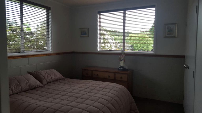 Cottages (Kumeu, North Island, New Zealand)