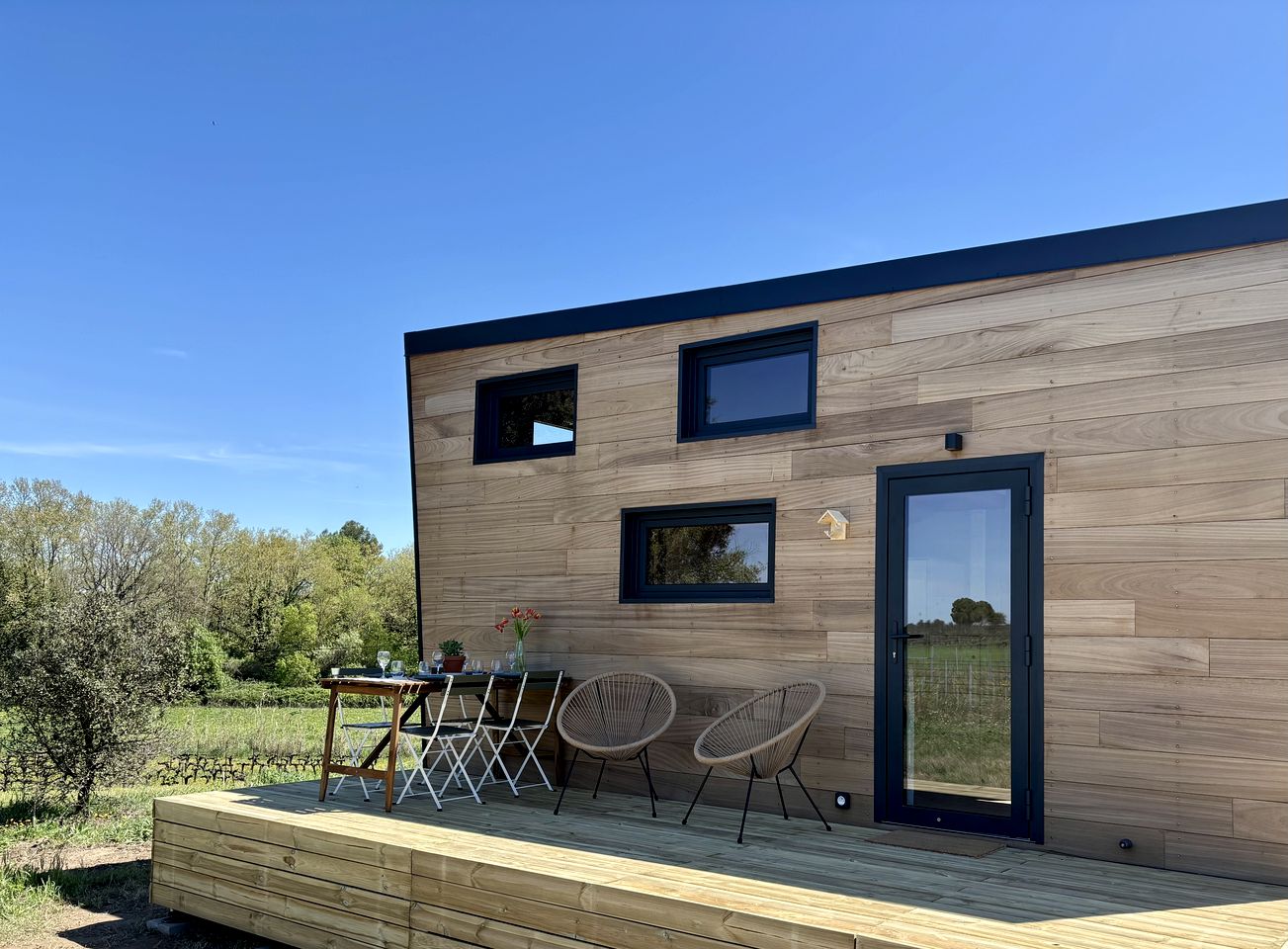 Cosy Eco-Friendly Tiny House with Vineyard Views near Aix-en-Provence, France