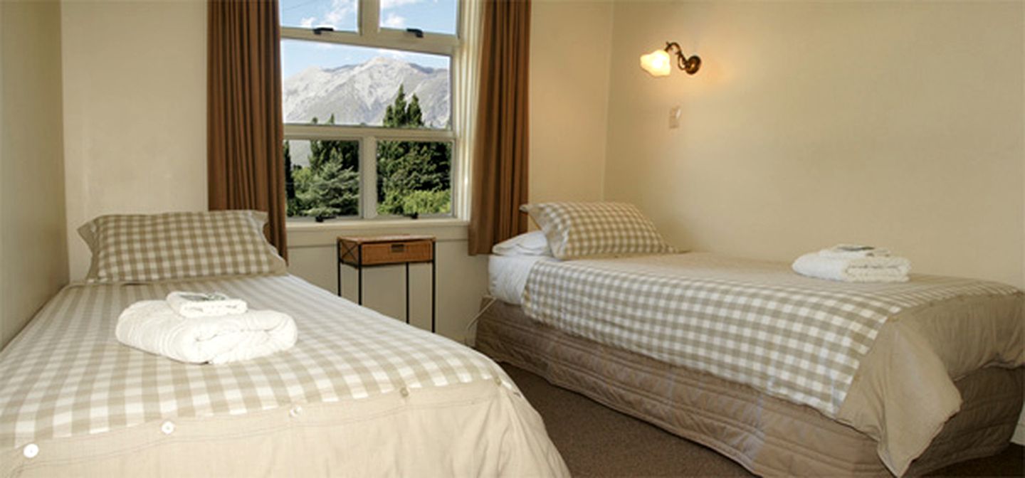 Nature Lodges (Darfield, South Island, New Zealand)