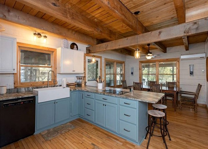 Cabins (United States of America, Glenville, North Carolina)