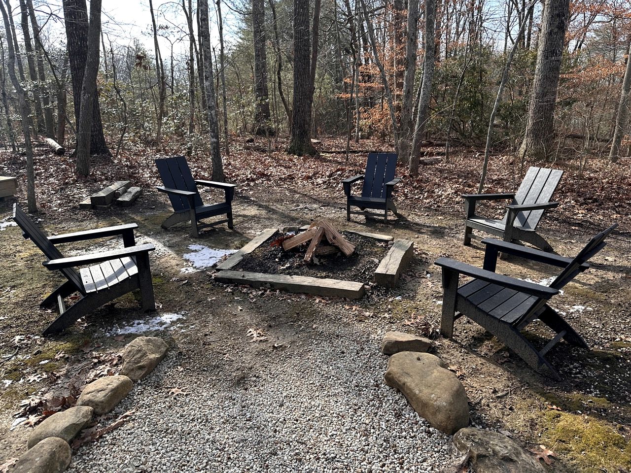 Lakefront Cabin with Two Decks and Back Yard in Tennessee