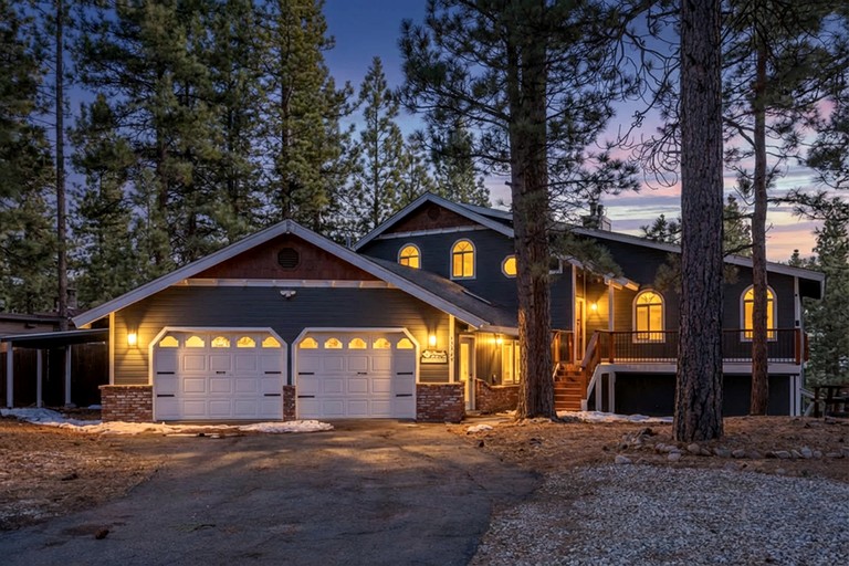 Stunning Lakefront Vacation Home with Private Dock near Boulder Bay Park in Big Bear Lake
