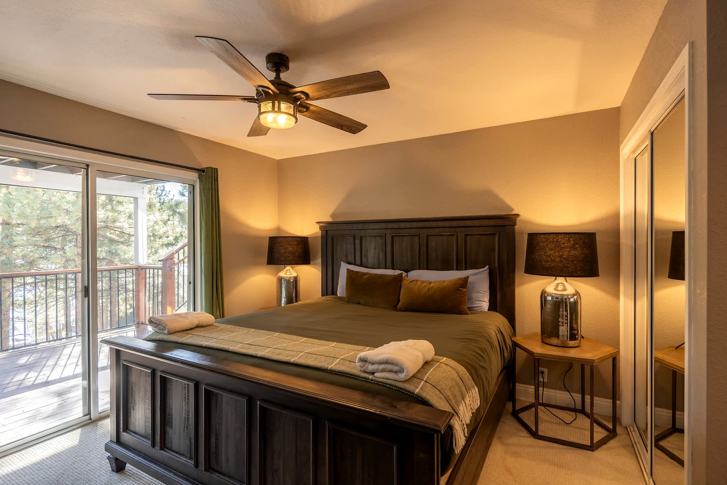 Stunning Lakefront Vacation Home with Private Dock near Boulder Bay Park in Big Bear Lake