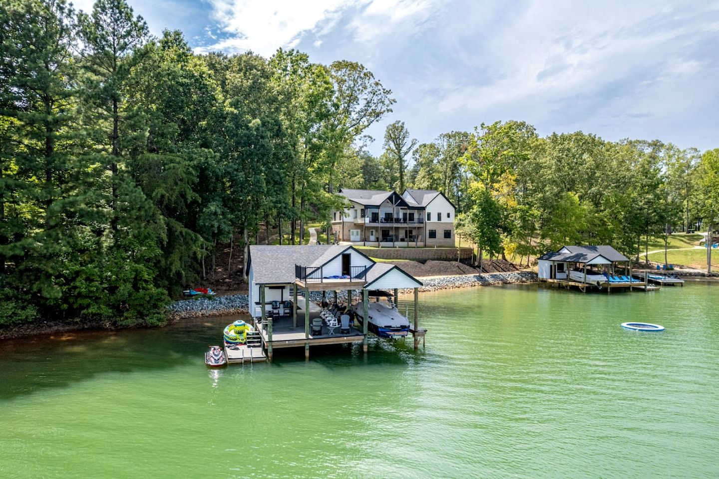 Lakefront Enormous Cabin with Private Dock and Game Room in Virginia