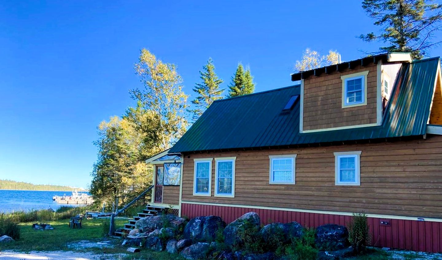 Lakefront Secluded Cabin with Fireplace in Cedarville, Michigan