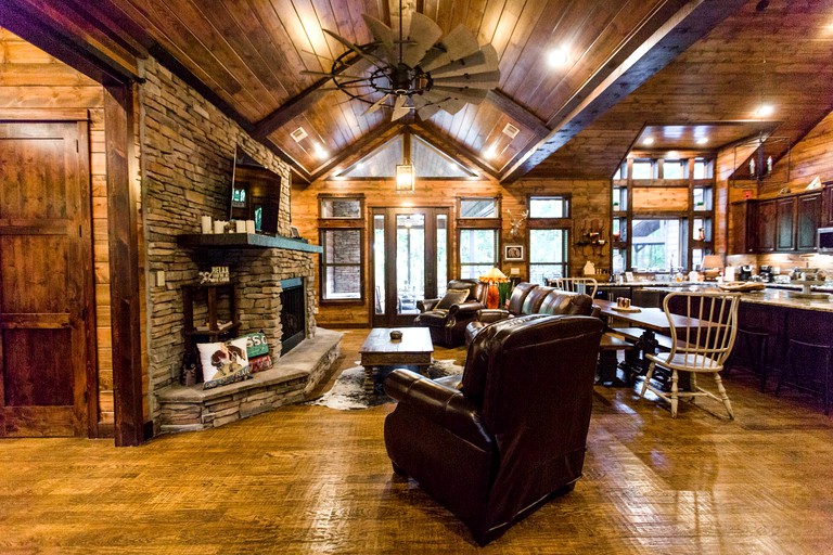 Cabins (Broken Bow, Oklahoma, United States)