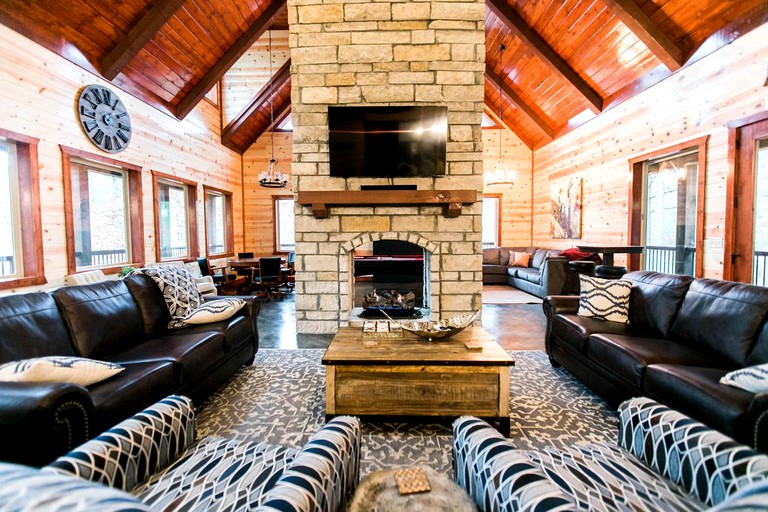 Cabins (Hochatow, Oklahoma, United States)