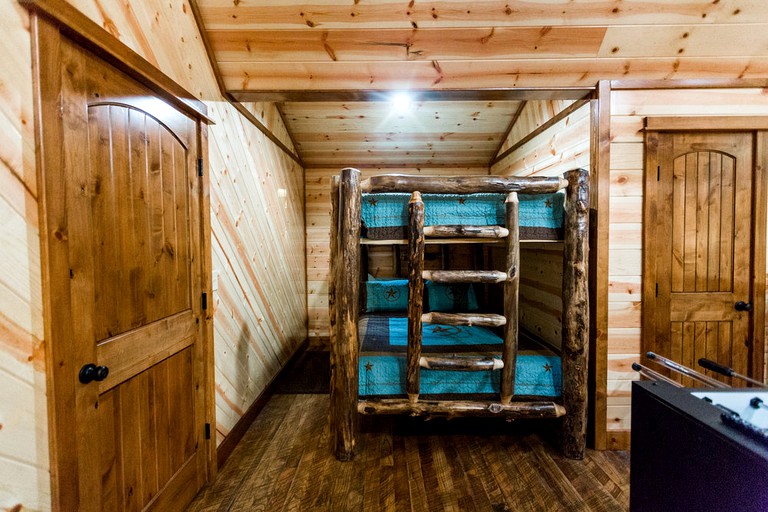 Cabins (Broken Bow, Oklahoma, United States)