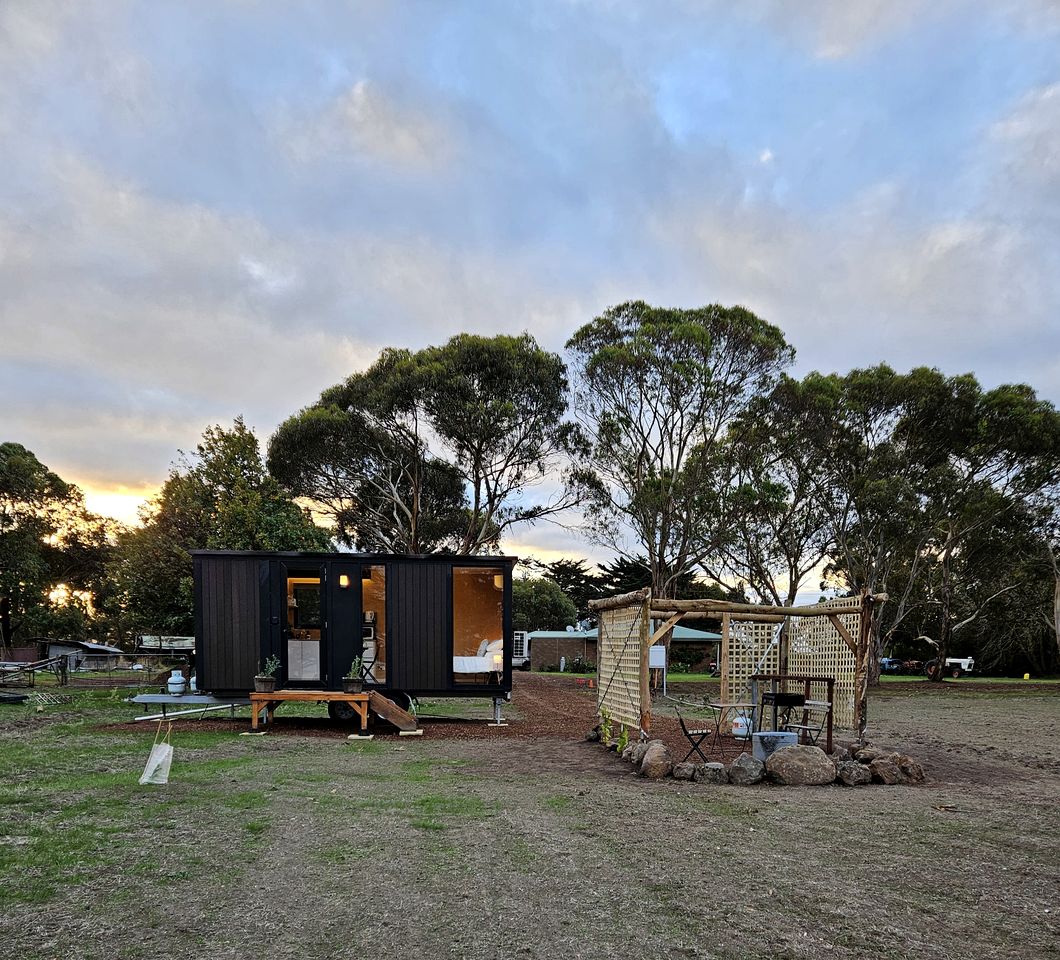 Cozy Tiny House with Lovely Outdoor Area and BBQ in Purdeet, Victoria