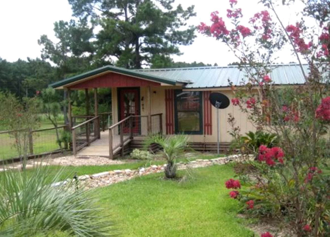 Cabins (Kennard, Texas, United States)