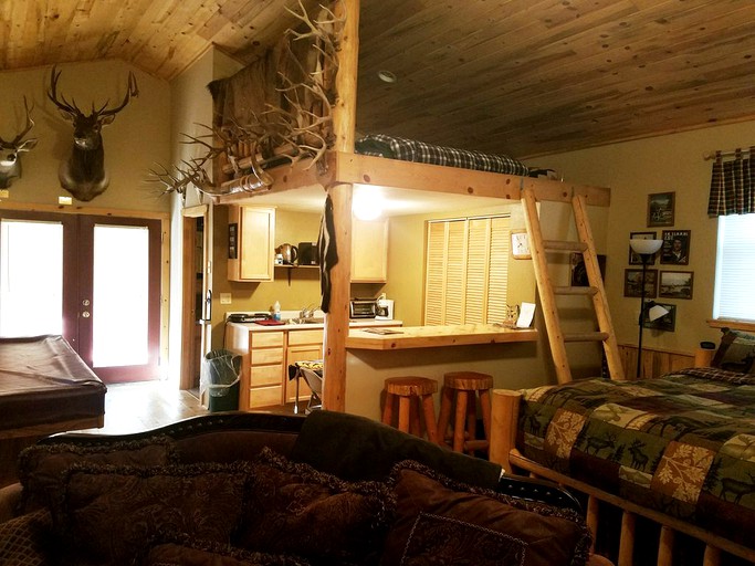 Cabins (Clancy, Montana, United States)
