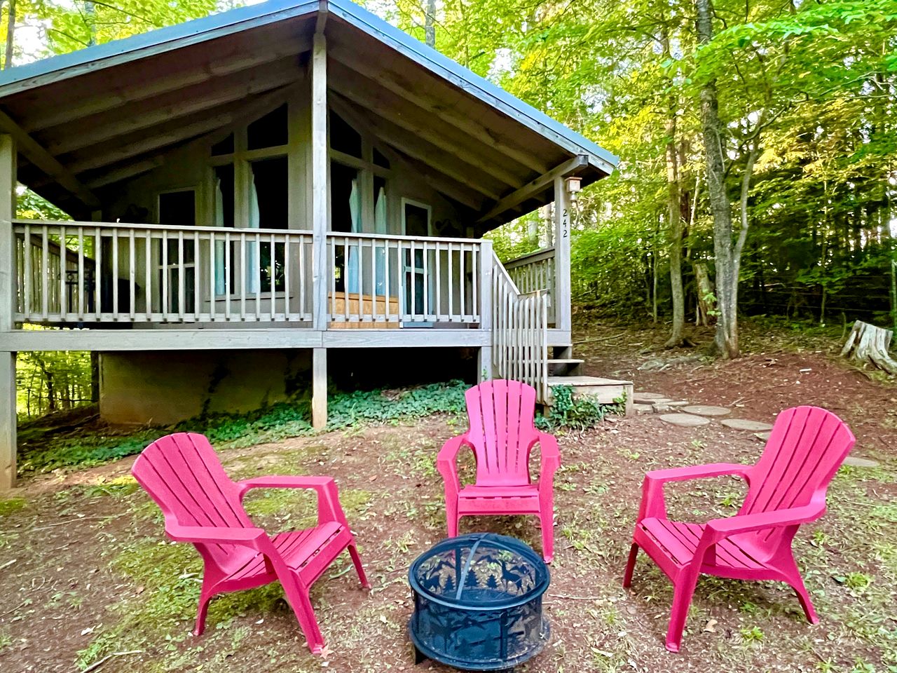 Romantic Cabin Ideal for a Secluded Escape in Townsend, Tennessee