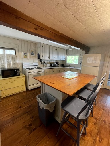 Cabins (United States of America, Sebago, Maine)