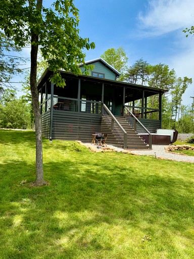 Cabins (United States of America, Tracy City, Tennessee)