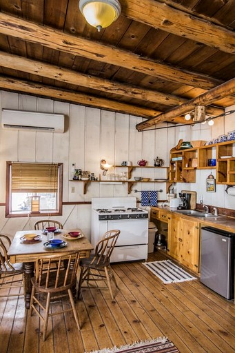 Cabins (United States of America, San Cristobal, New Mexico)