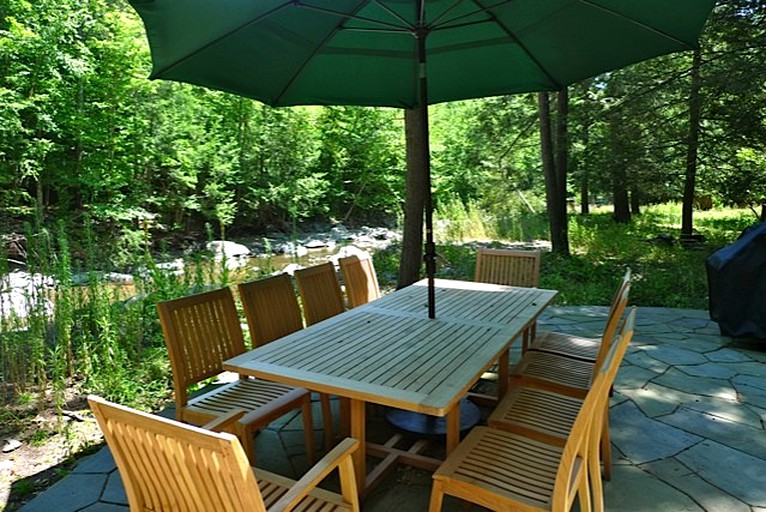 Cabins (Lake Hill, New York, United States)