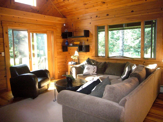 Cabins (Lake Hill, New York, United States)