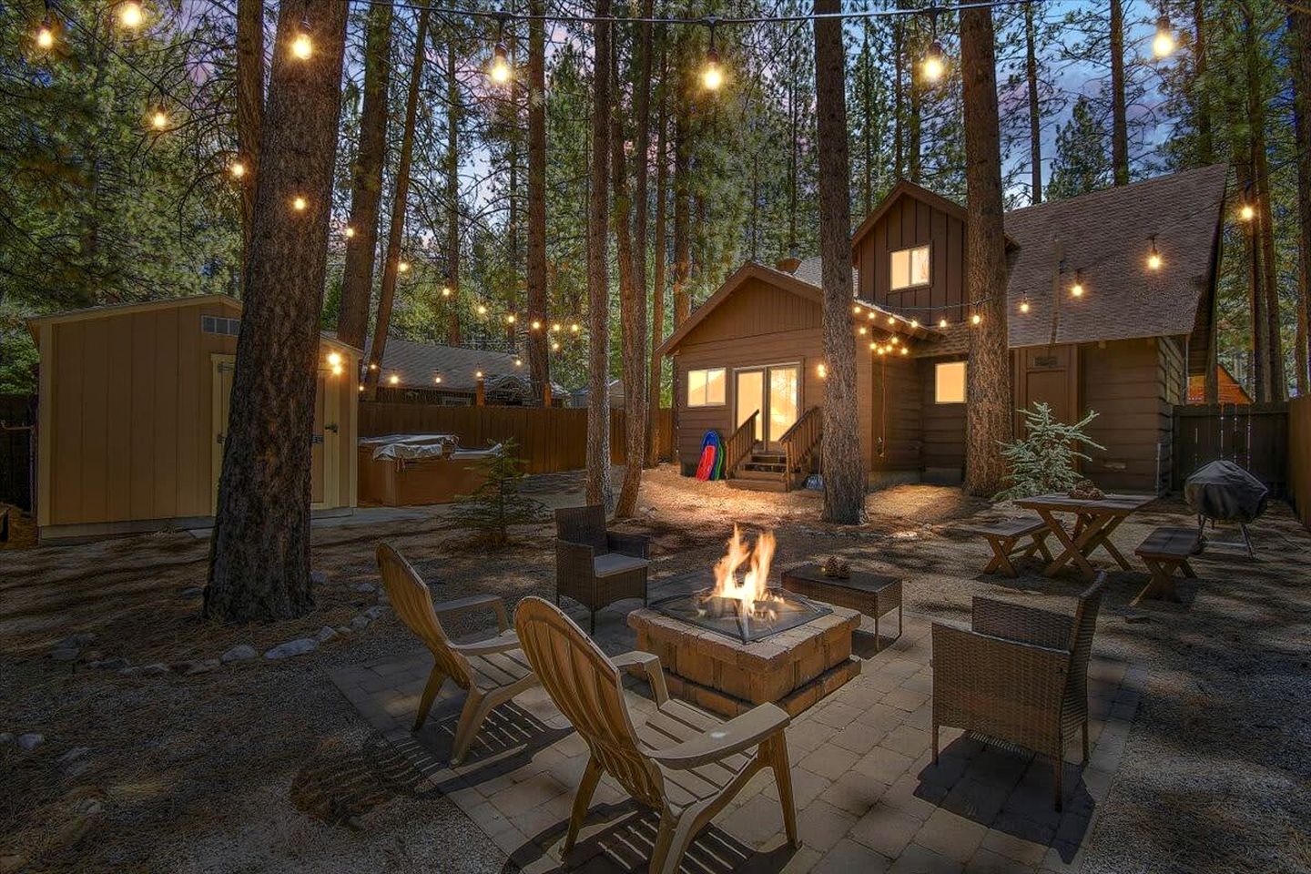 Stunning Wooden Cabin with Fire Pit and Barbecue in Big Bear Lake, California
