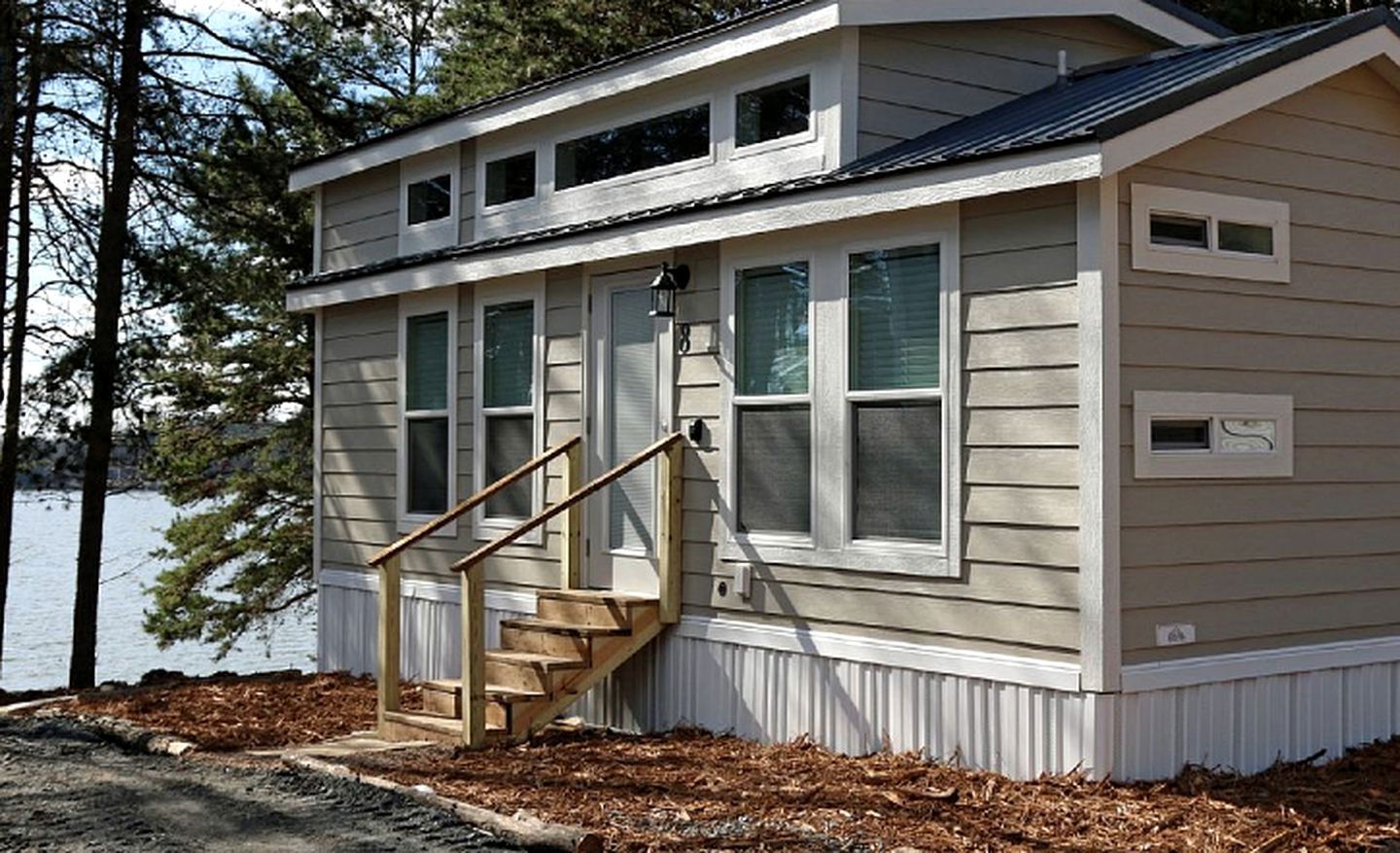 Cabins (Charlotte, North Carolina, United States)