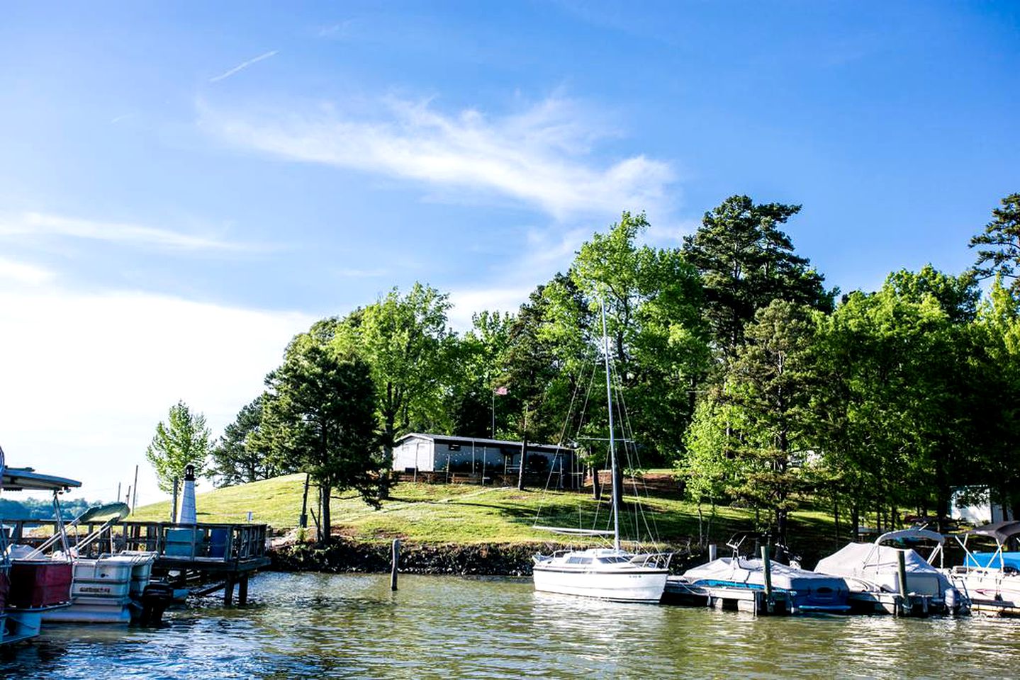 Cabins (Charlotte, North Carolina, United States)