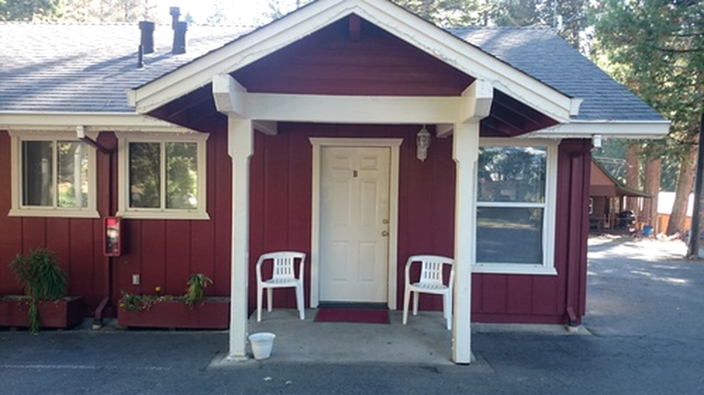 Cabins (Long Barn, California, United States)