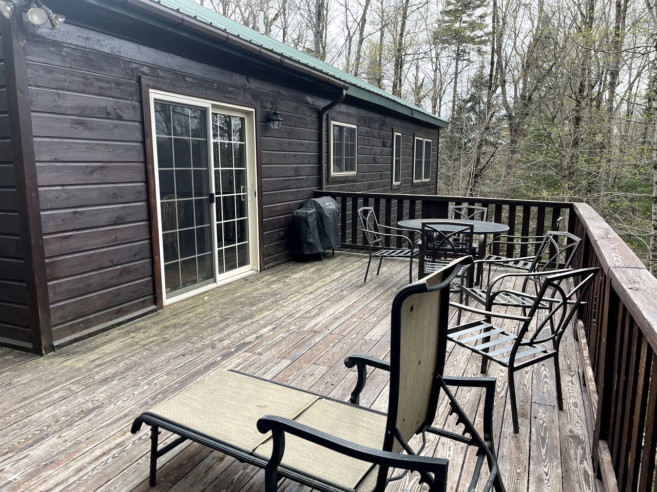 Cozy Spacious Cabin with Game Room and Fire Pit for a Wonderful Escape Surrounded by Nature in Old Forge, New York