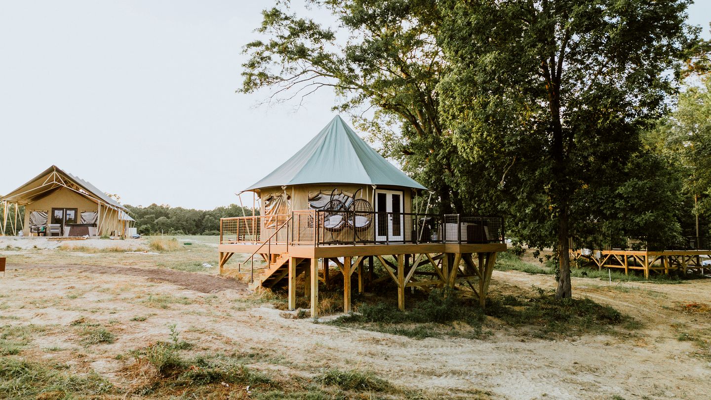 Intimate Safari Tent with Hot Tub and Deck in Cedar Bluff, Alabama
