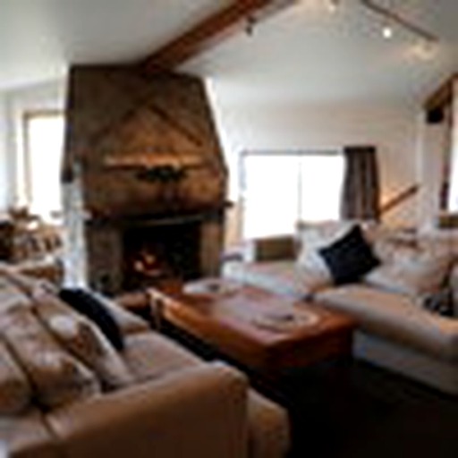 Cozy Family Lodge Room Close to Hiking and Fishing in Kosciuszko National Park, Australia | Nature Lodges (Crackenback, New South Wales, Australia)