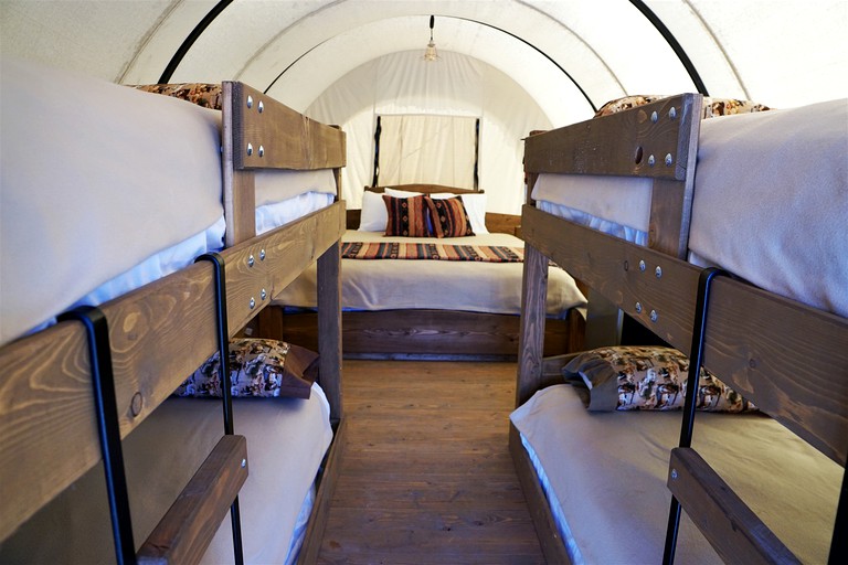 Caravans (United States of America, Moore, Oklahoma)