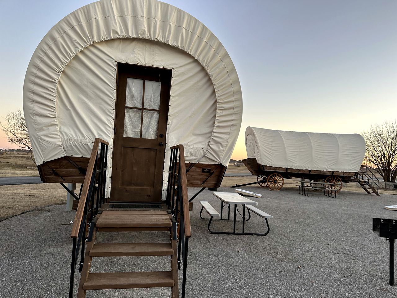 Caravans (United States of America, Moore, Oklahoma)